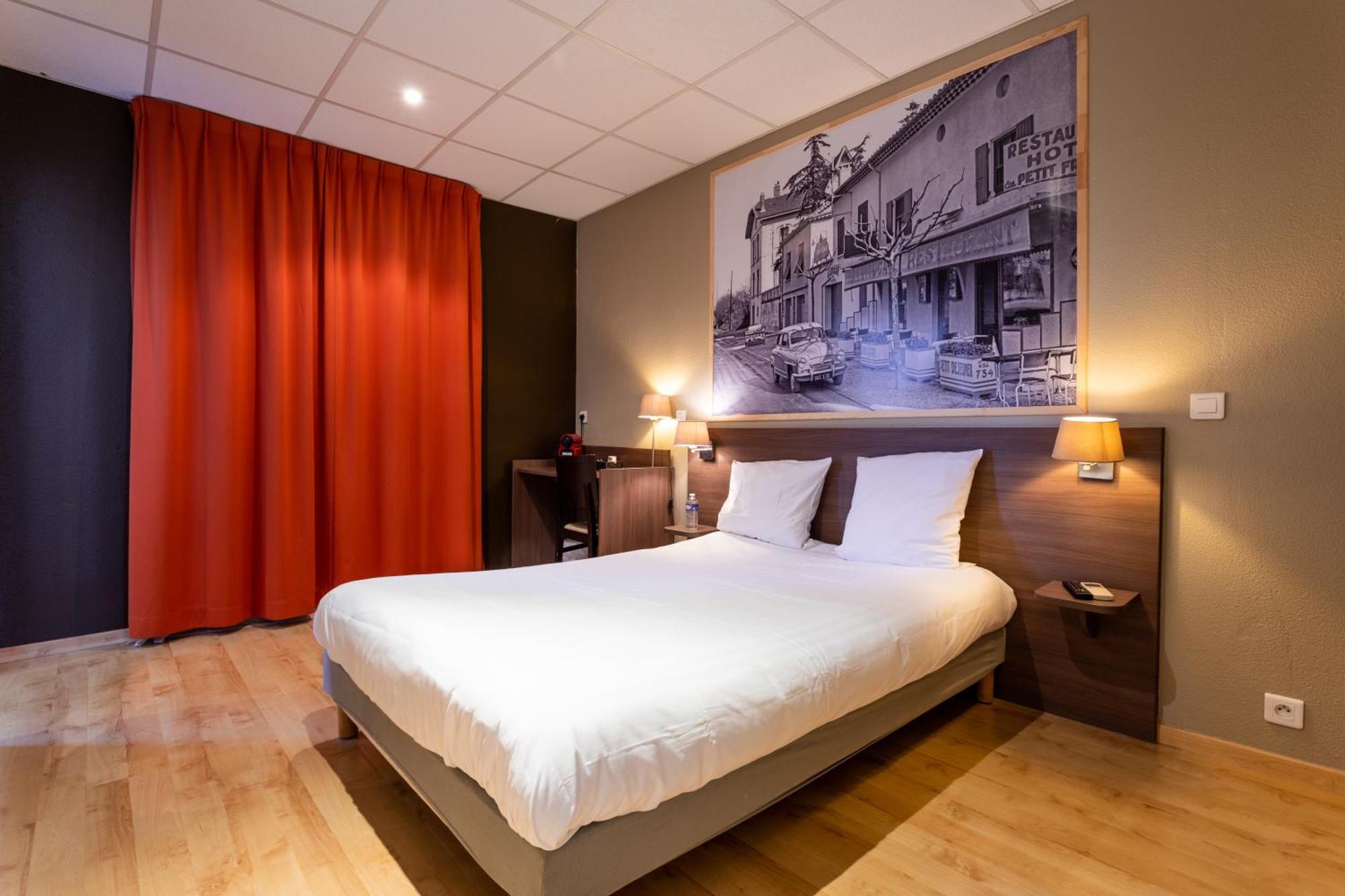 Logis Hotels Et Restaurant La Pause Rn7 La Coucourde Buitenkant foto