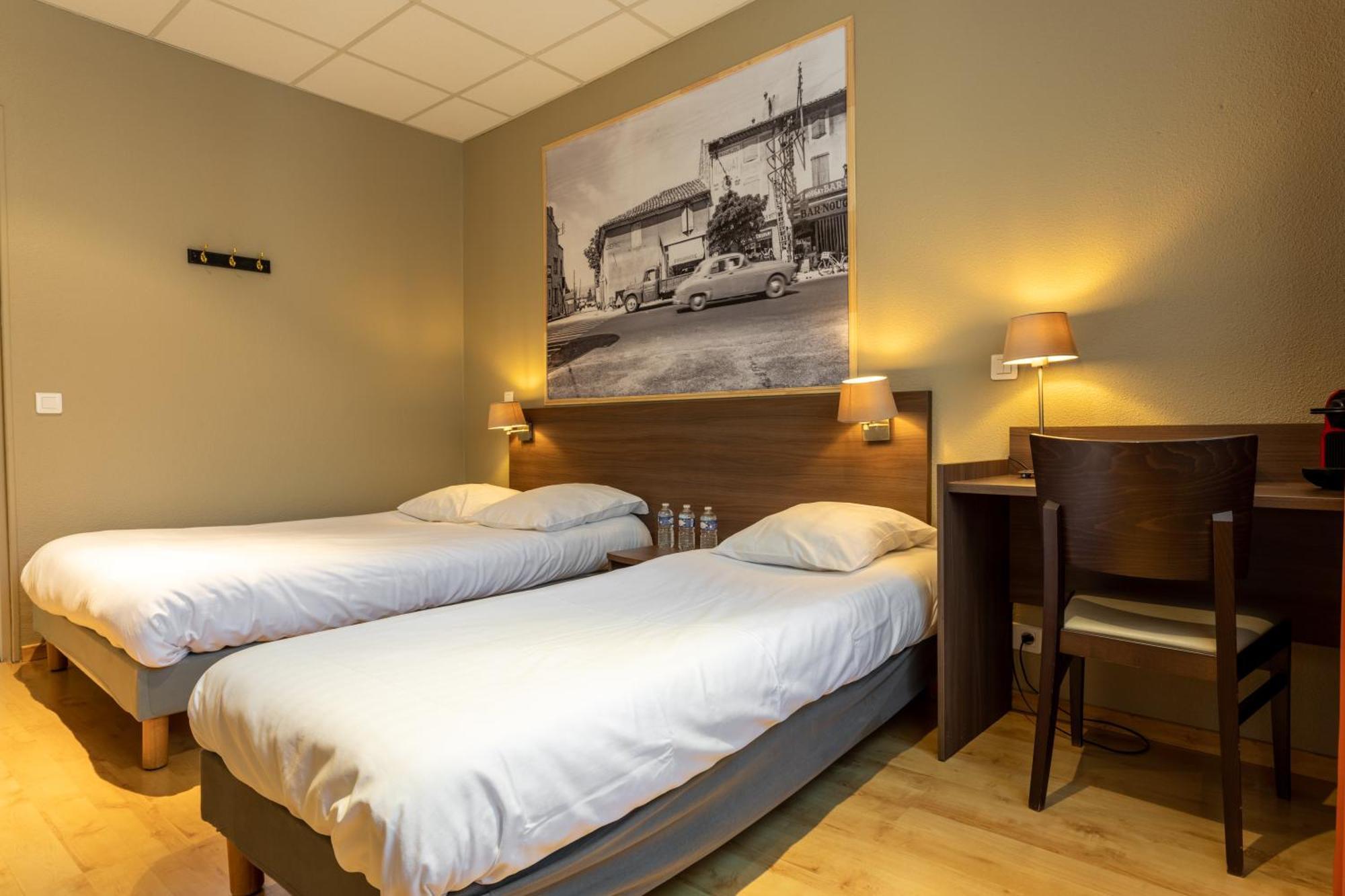 Logis Hotels Et Restaurant La Pause Rn7 La Coucourde Buitenkant foto