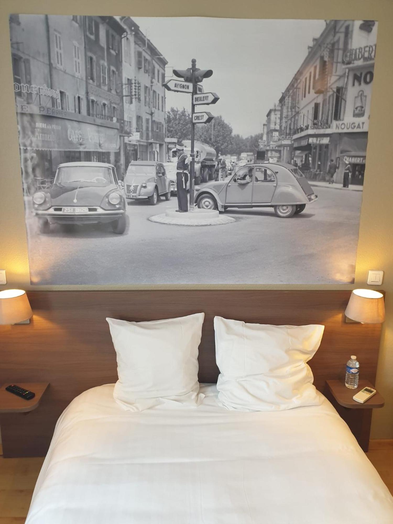 Logis Hotels Et Restaurant La Pause Rn7 La Coucourde Buitenkant foto